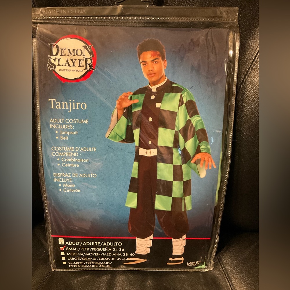 New Demon Slayer Tanjiro Adult Costume 
(S 34-36)